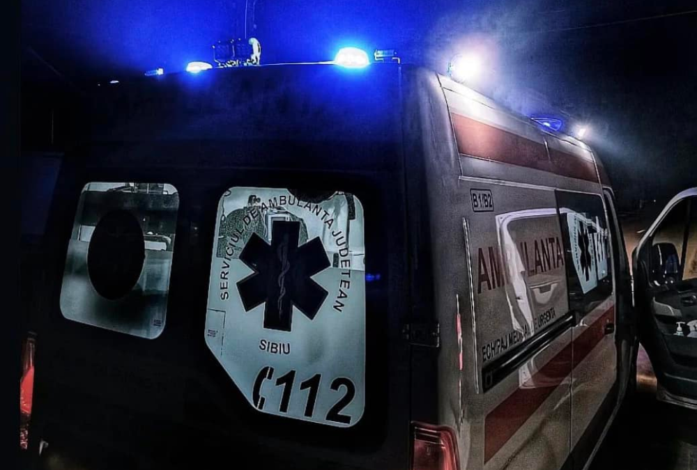 Accident grav cu 5 victime în Reșița. Șoferul vinovat, un începător care a intrat pe contrasens - Foto: Facebook/Ambulanța - Caracter ilustrativ