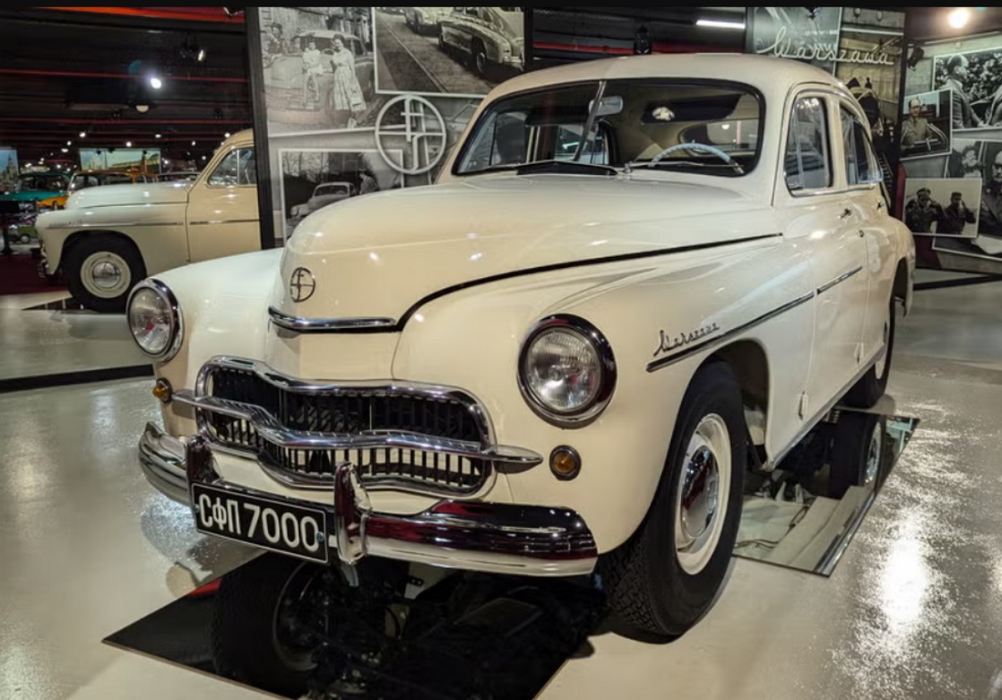 Incursiune în lumea mașinilor din epoca URSS: Lada, Dacia, GAZ, Wartburg, Skoda, Volga - Foto: autoweek.com/Murilee Martin
