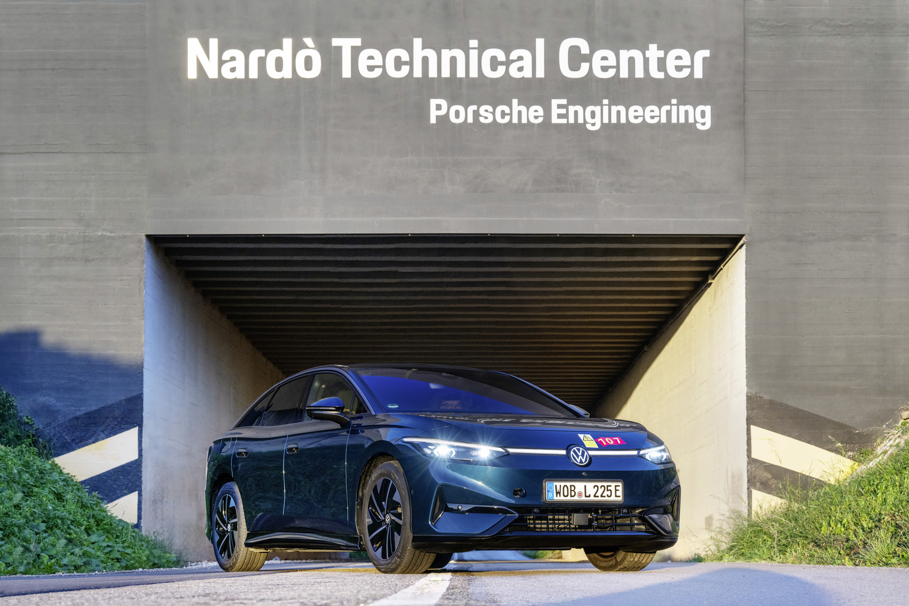 Record de autonomie, cu un plin de baterie: 941 km. Dar, există și un „dar”: viteza medie, 29 km/h - Foto: Volkswagen