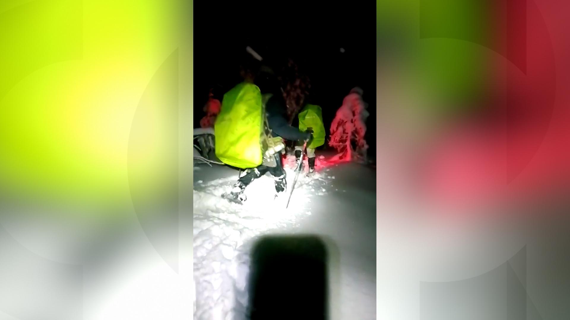 Doi ucraineni s-au pierdut în Munții Maramureșului. Au fost găsiți de salvamontiști după ore Foto: facebook/Salvamont