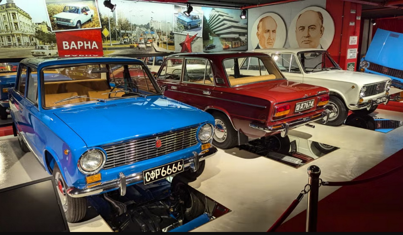 Incursiune în lumea mașinilor din epoca URSS: Lada, Dacia, GAZ, Wartburg, Skoda, Volga - Foto: autoweek.com/Murilee Martin