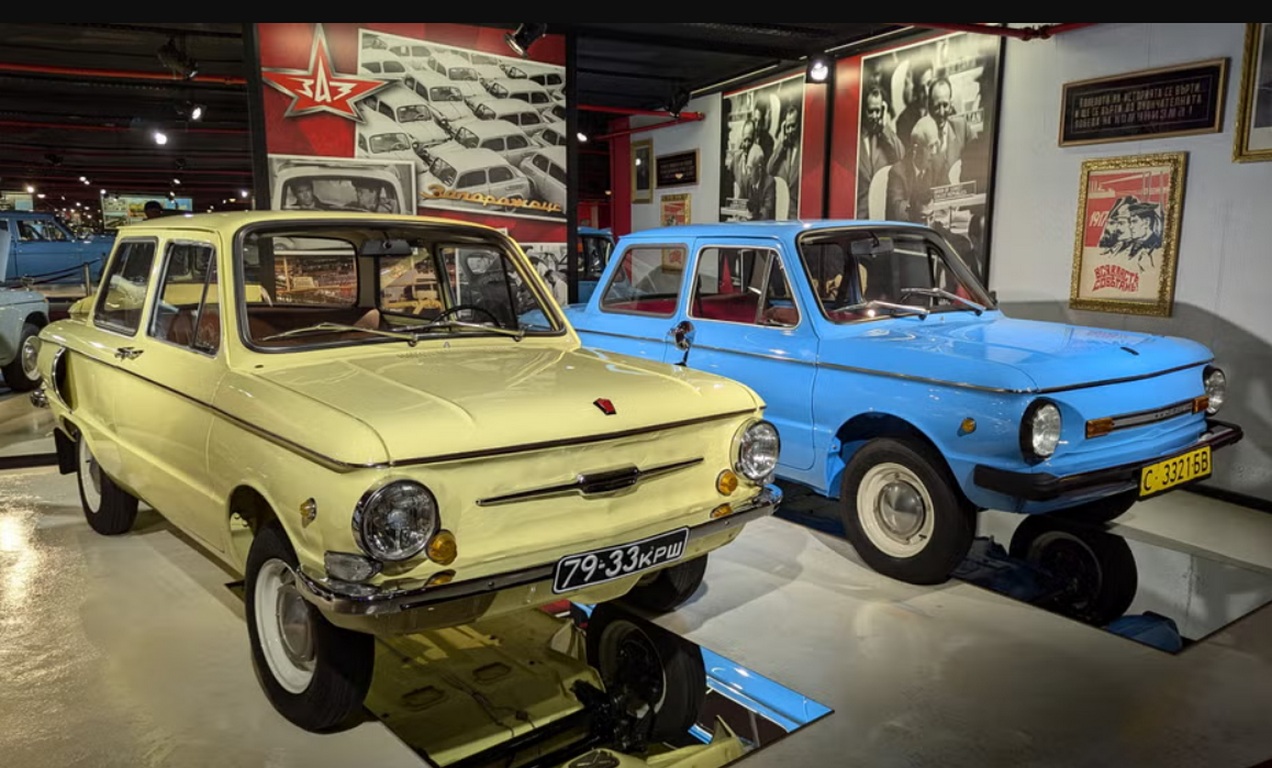 Incursiune în lumea mașinilor din epoca URSS: Lada, Dacia, GAZ, Wartburg, Skoda, Volga - Foto: autoweek.com/Murilee Martin