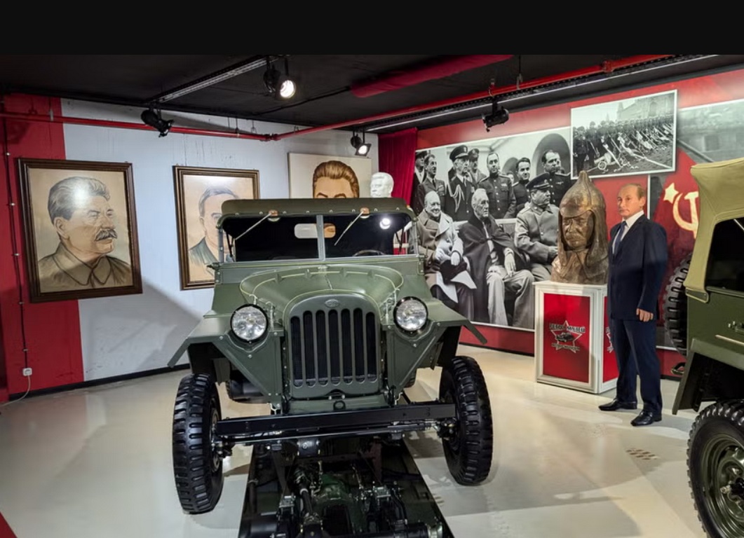 Incursiune în lumea mașinilor din epoca URSS: Lada, Dacia, GAZ, Wartburg, Skoda, Volga - Foto: autoweek.com/Murilee Martin