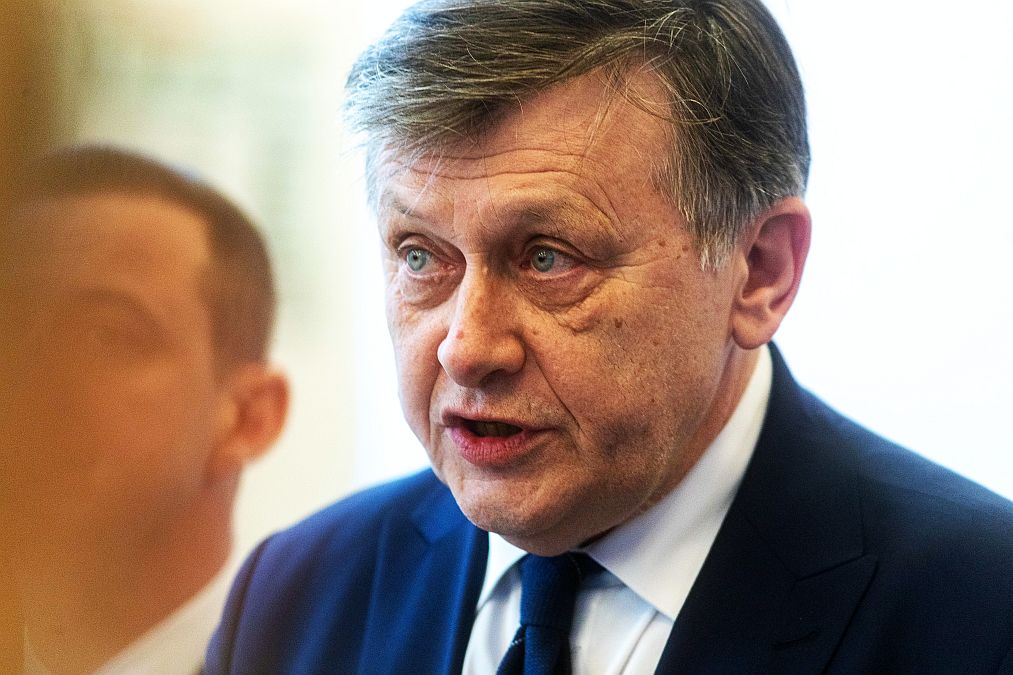 Crin Antonescu îi cere lui Ilie Bolojan să dezvăluie date despre decizia CCR de anulare a alegerilor - Foto: INQUAM PHOTOS/Virgil Simionescu