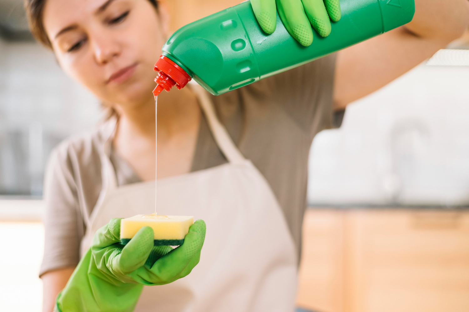 Parfumul și produsele de curățenie fac aerul din casă mai poluat ca cel de afară. Pericole uriașe - Foto: Freepik (Imagine cu rol ilustrativ)