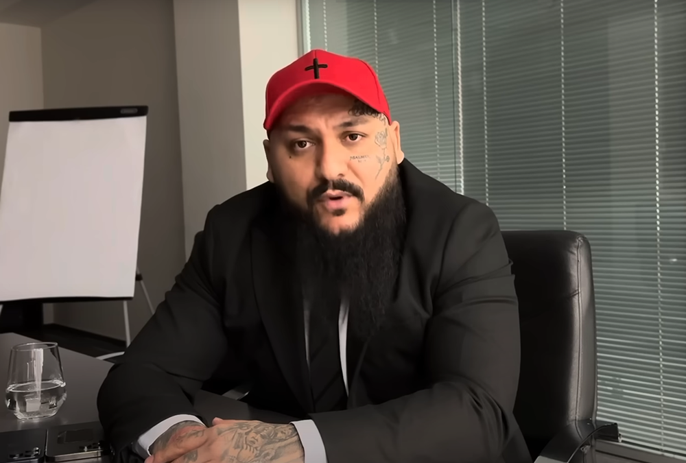 Manelistul Dani Mocanu îi cere lui Trump să-l scoată din România: „Sunt o victimă a sistemului” - Foto: Youtube/Dani Mocanu