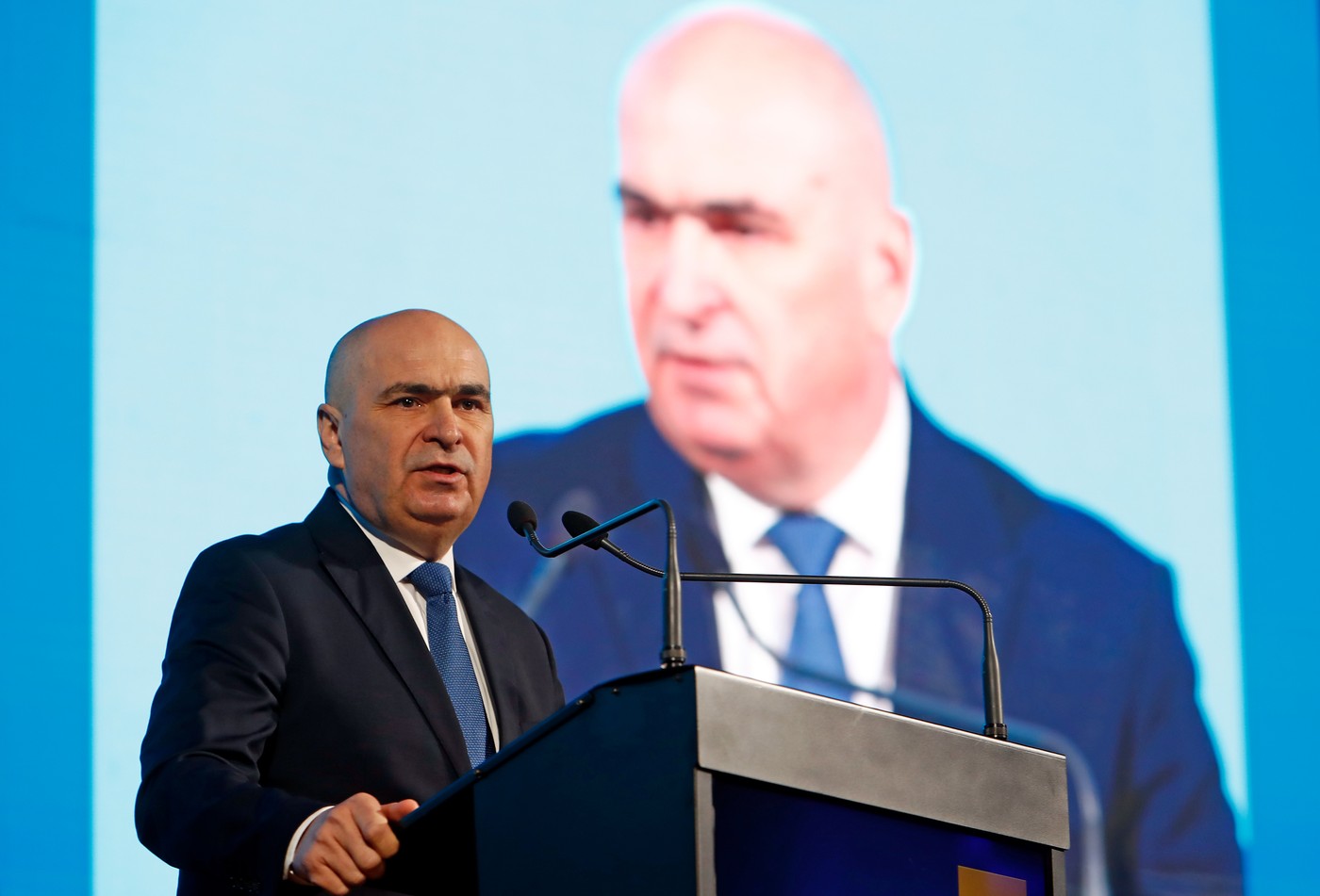 Ilie Bolojan cere compromisuri acceptabile şi un pachet cuprinzător de securitate pentru Ucraina - Foto: Profimedia Images