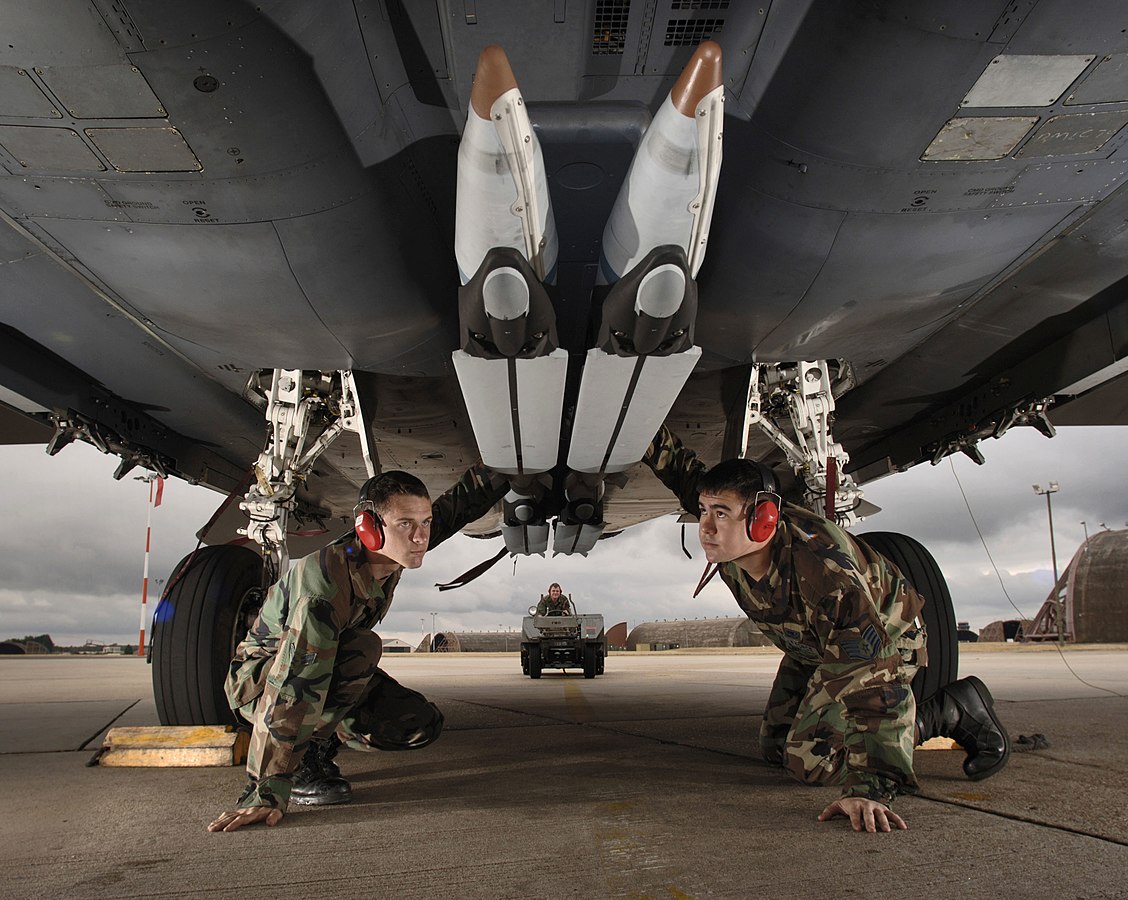 România cumpără din SUA bombe de aviație de mare precizie. Costă 84.000.000$ - FOTO: U.S. Air Force photo/Master Sgt. Lance Cheung