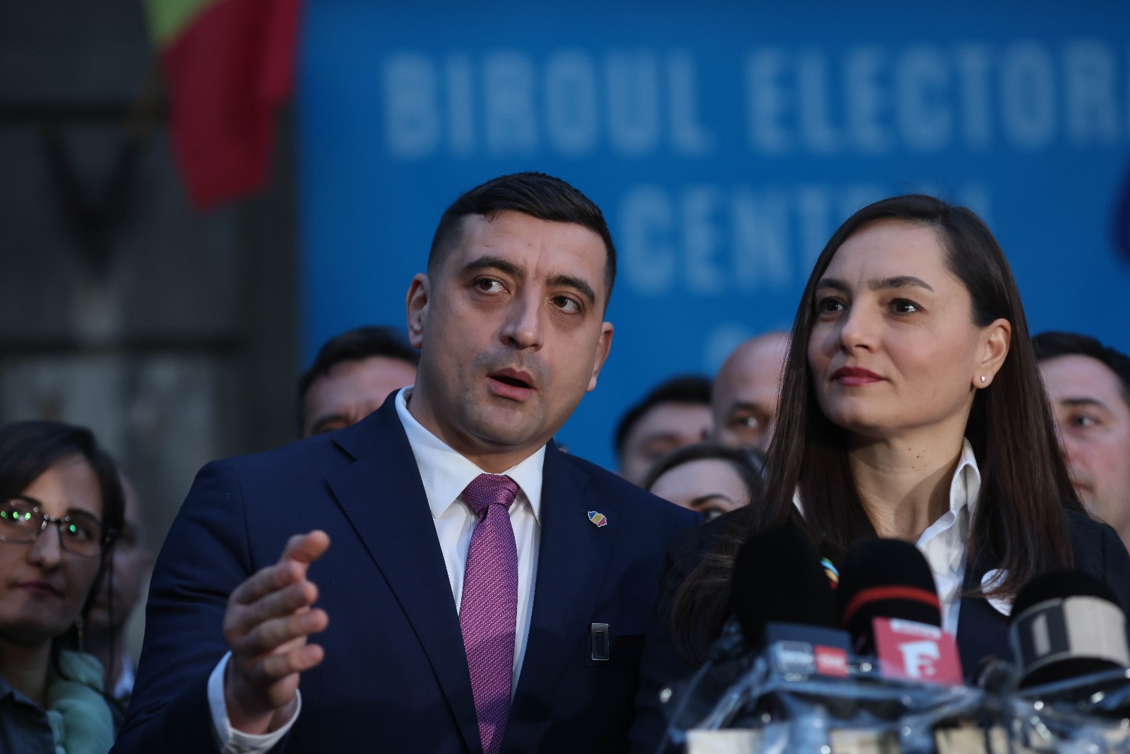 Scandal în tabăra extremiștilor. Șefa POT îl atacă pe Simion: „Nu dă 2 bani pe oameni. Un impostor” - Foto: Profimedia images