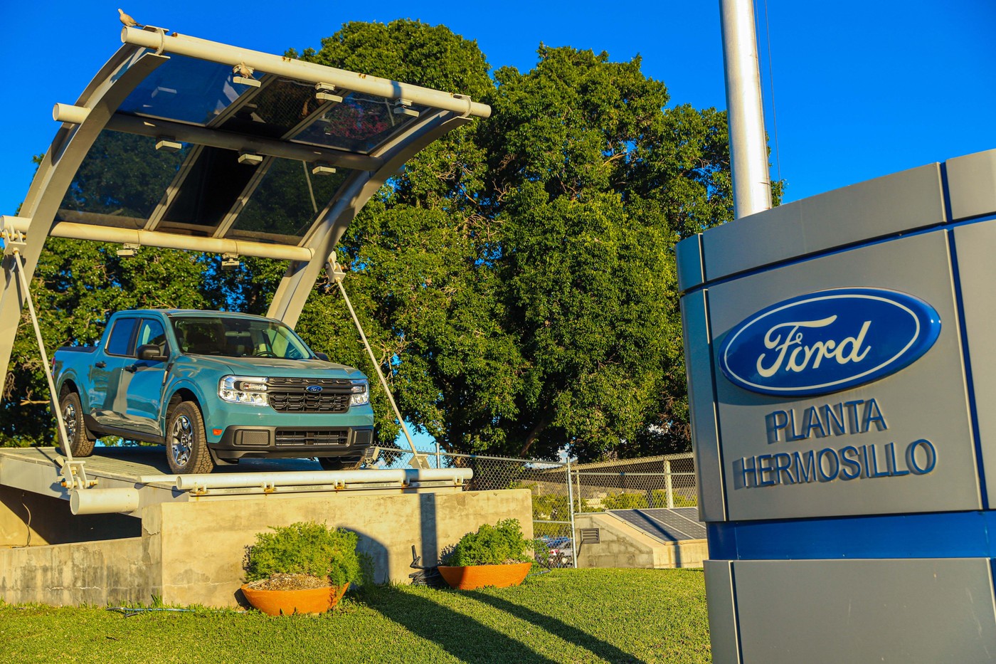 Pe cine sabotează Trump cu taxa vamală de 25% în Mexic? General Motors, Ford, Chrysler - Foto: Profimedia Images (Imagine cu rol ilustrativ)