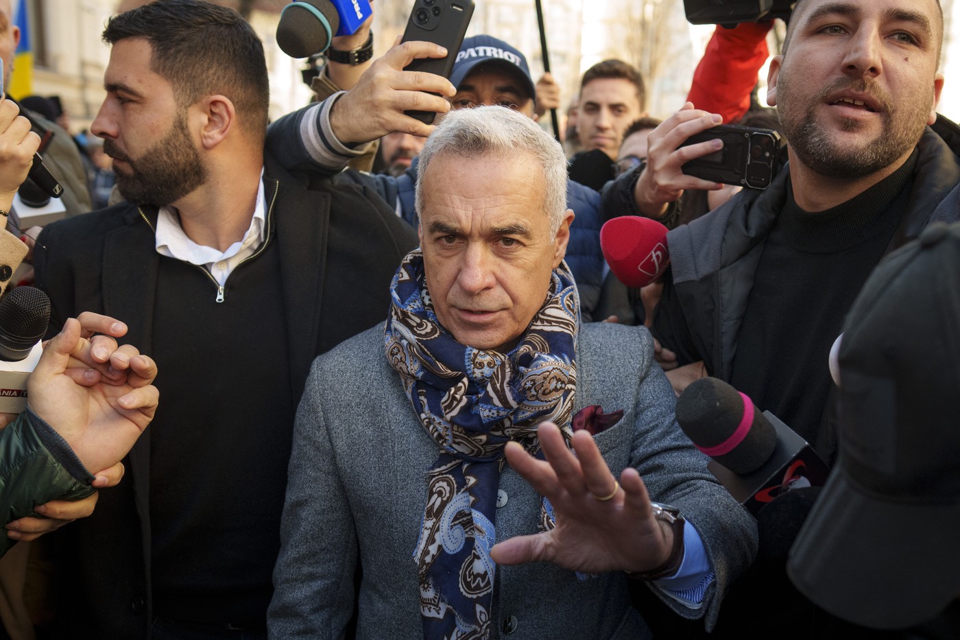 Cine-i sprijinea pe aliații lui Georgescu care voiau să scoata România din NATO. Reacția serviciilor - Foto: Profimedia Images (rol ilustrativ)