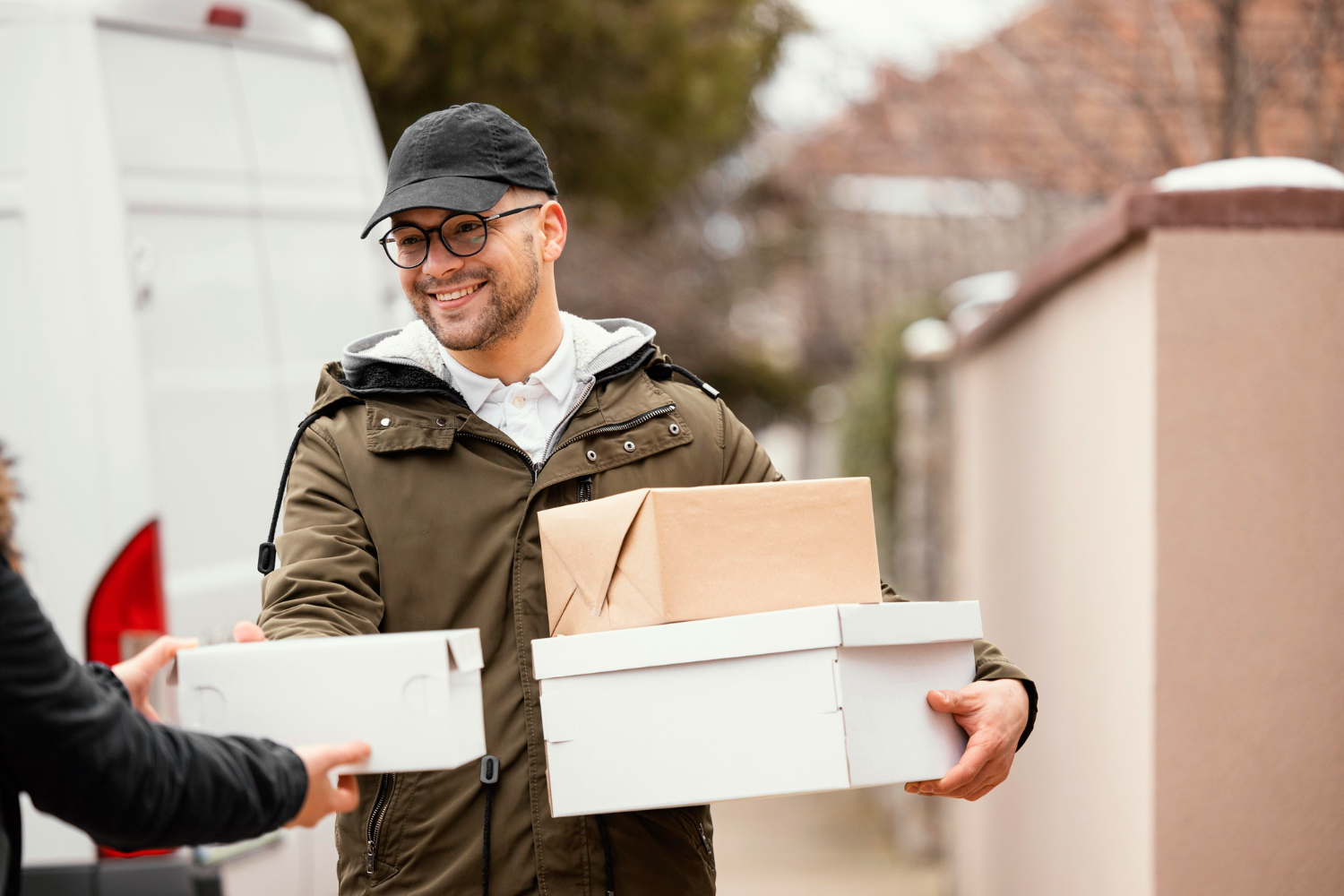 Firmat de curierat UPS concediază 20.000 de angajți. În România oferă salarii de 6.800 de lei - Foto: Freepik (Imagine cu rol ilustrativ)