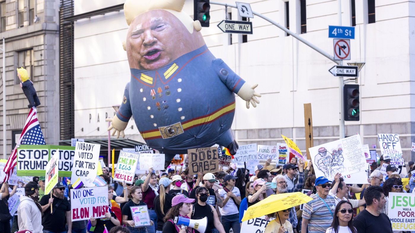 Proteste masive în SUA. Americani nemulțumiți de Trump și Musk au ieșit pe străzi - Foto: Profimedia Images