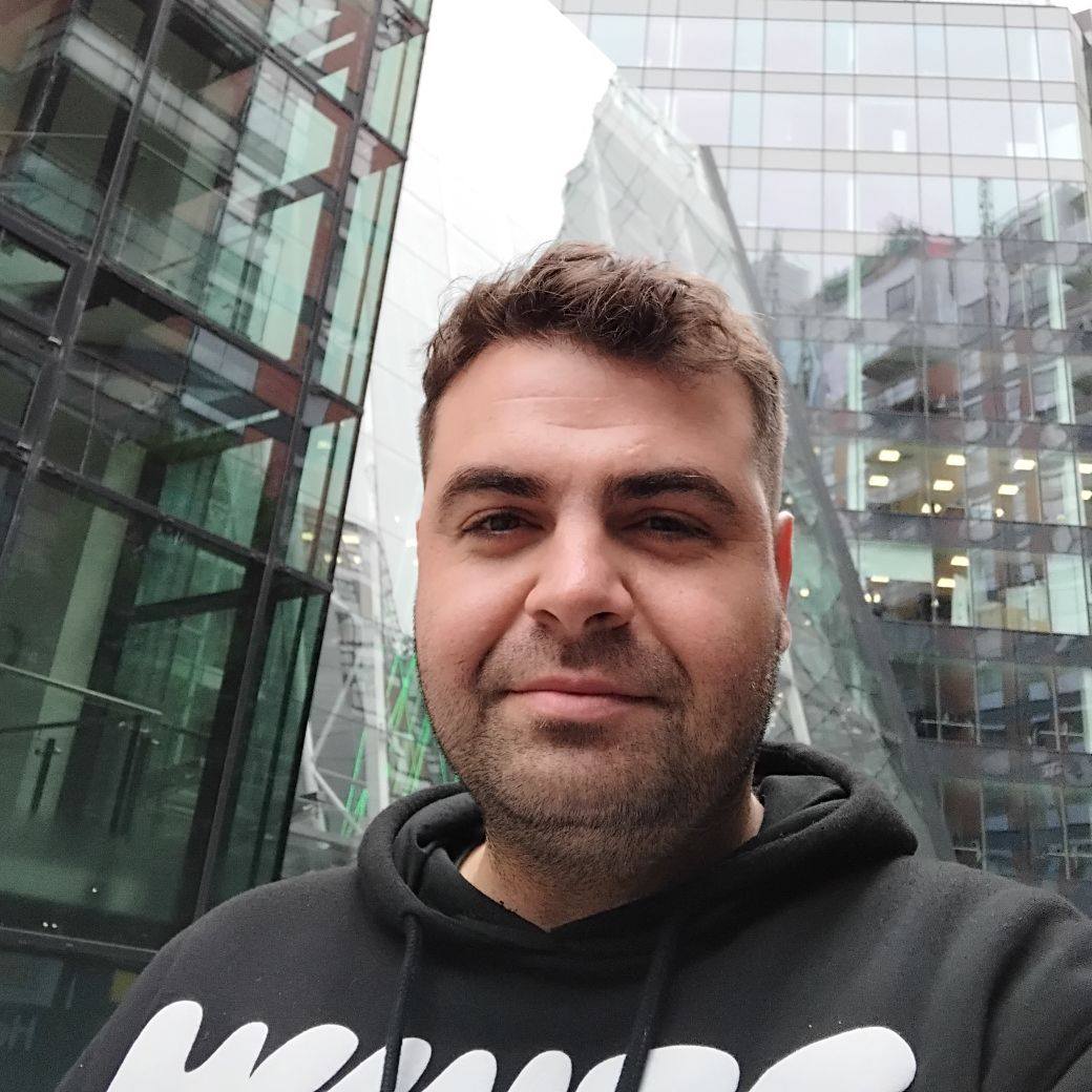 Muzician român, mort într-un accident feroviar în UK. Familia a aflat vestea într-un mod sfâșietor - FOTO: Facebook (imagine cu rol ilustrativ)