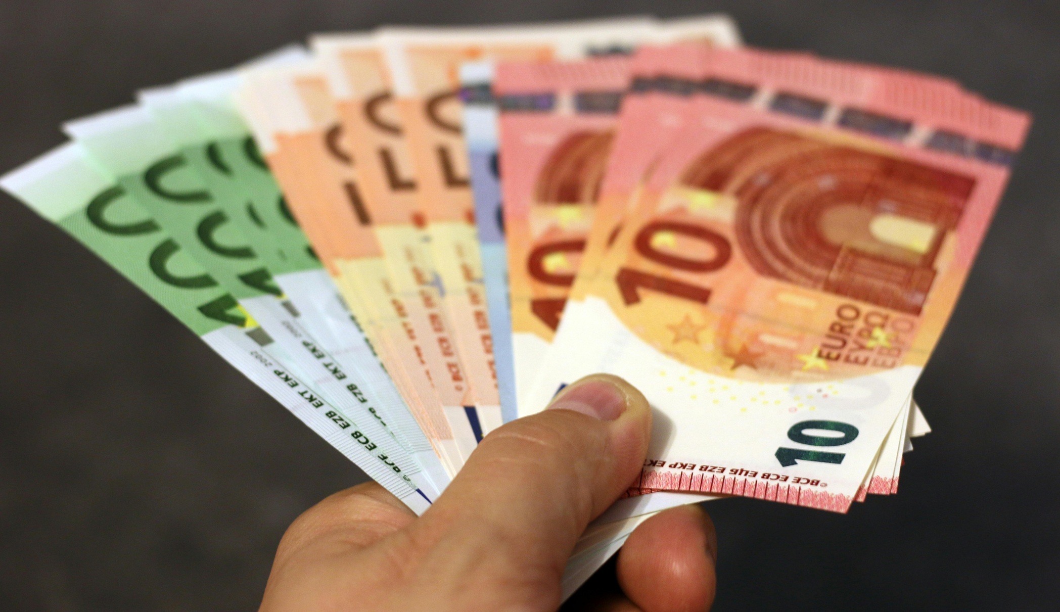 Românii care pot primi de la stat 200 de € în cont. Cine poate beneficia și în ce condiții se acordă - FOTO: Pexels (imagine cu rol ilustrativ)