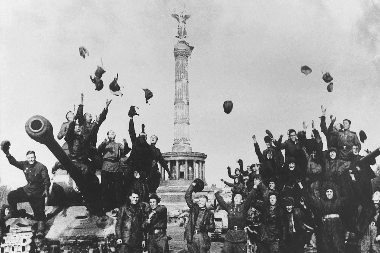 De ce România sărbătorește Ziua Victoriei pe 9 mai, la fel ca Rusia - Foto: Profimedia Images