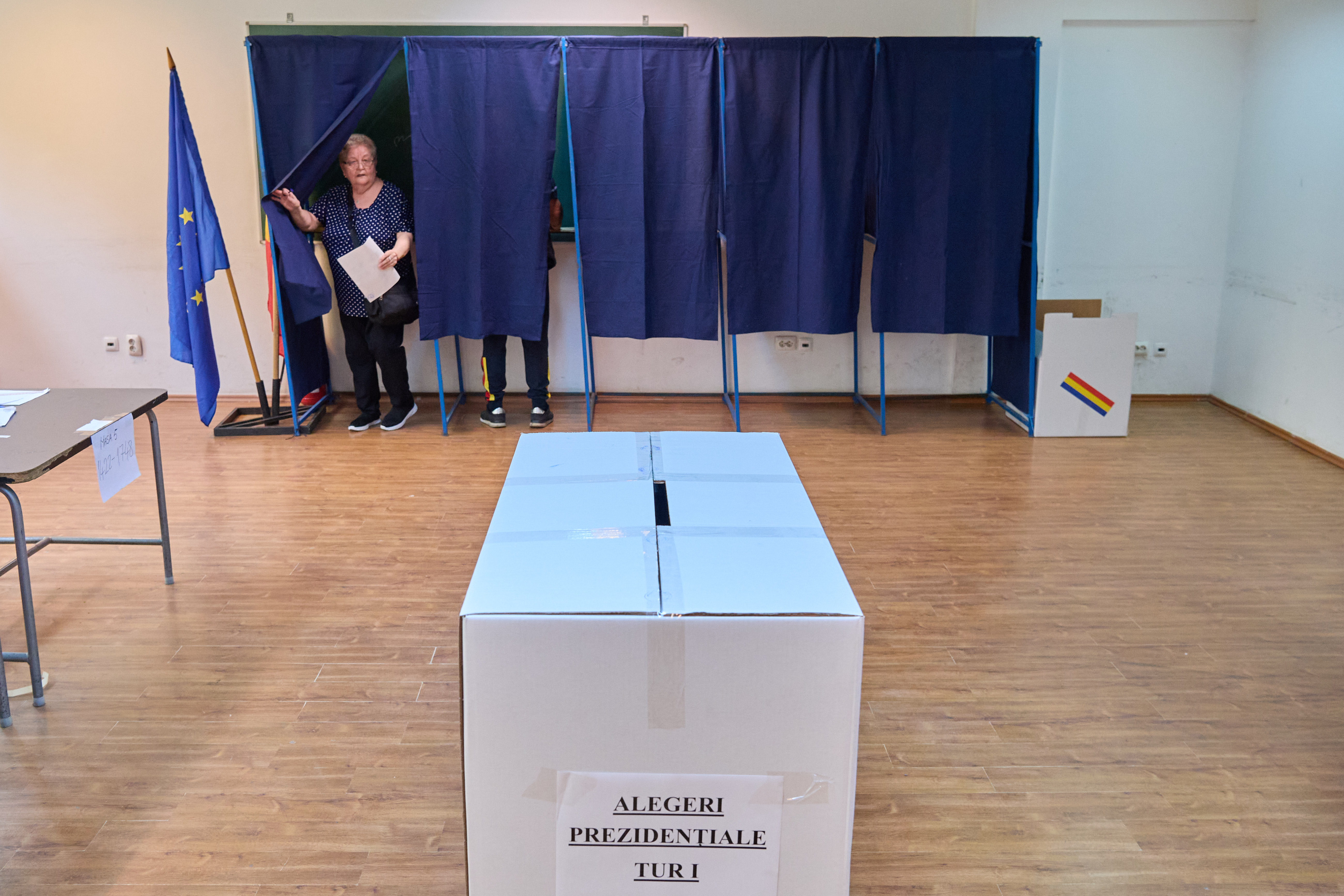 BEC avertizează: Continuarea acţiunilor de propagandă electorală - campanie ilegală - FOTO: INQUAM Photos Codrin Unici