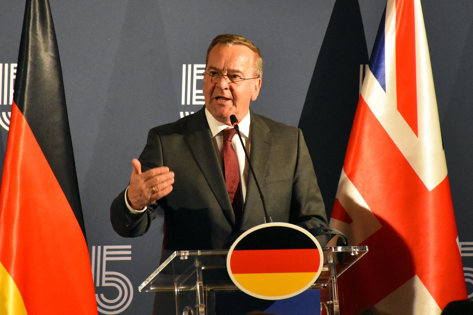 Ministrul german al apărării: bugetul apărării e treaba mea, nu susțin 5% din PIB cerut de Trump - FOTO: Profimedia (imagine cu rol ilustrativ)