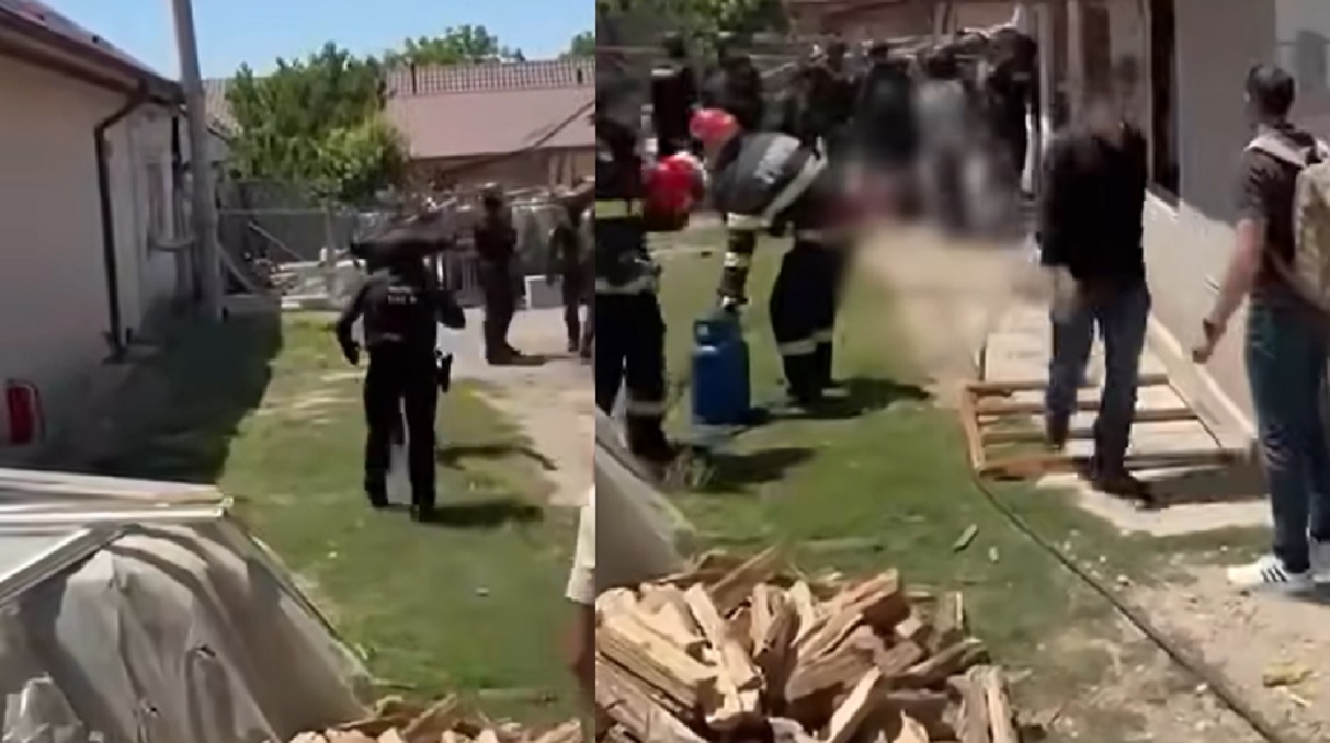 Momentul în care o femeie este salvată de luptătorii SIAS. Încerca să dea foc la casă - Foto: Captură video facebook/ Poliția Română