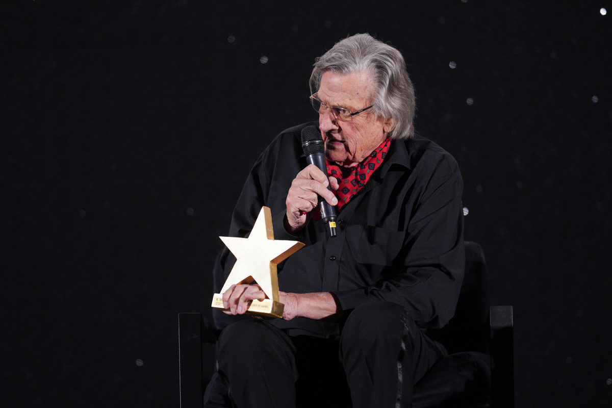 Florin Piersic a primit o stea „TIFF Legends”. Actorul a făcut show pe scenă - Foto: INQUAM PHOTOS / Raul Stef