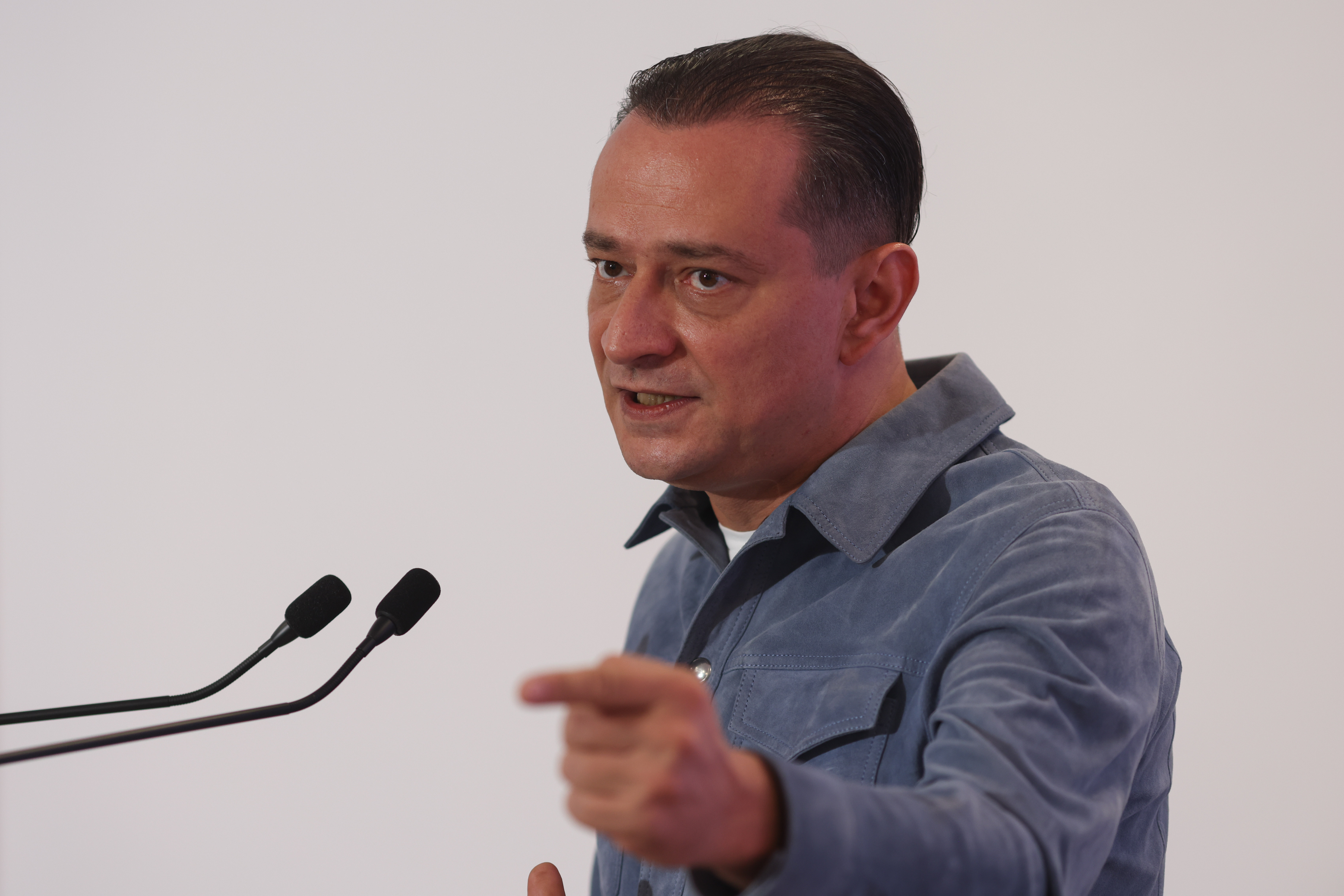 Daniel Băluţă, primarul Sectorului 4, susţine o conferinţă de presă - Foto: INQUAM PHOTOS/George Călin