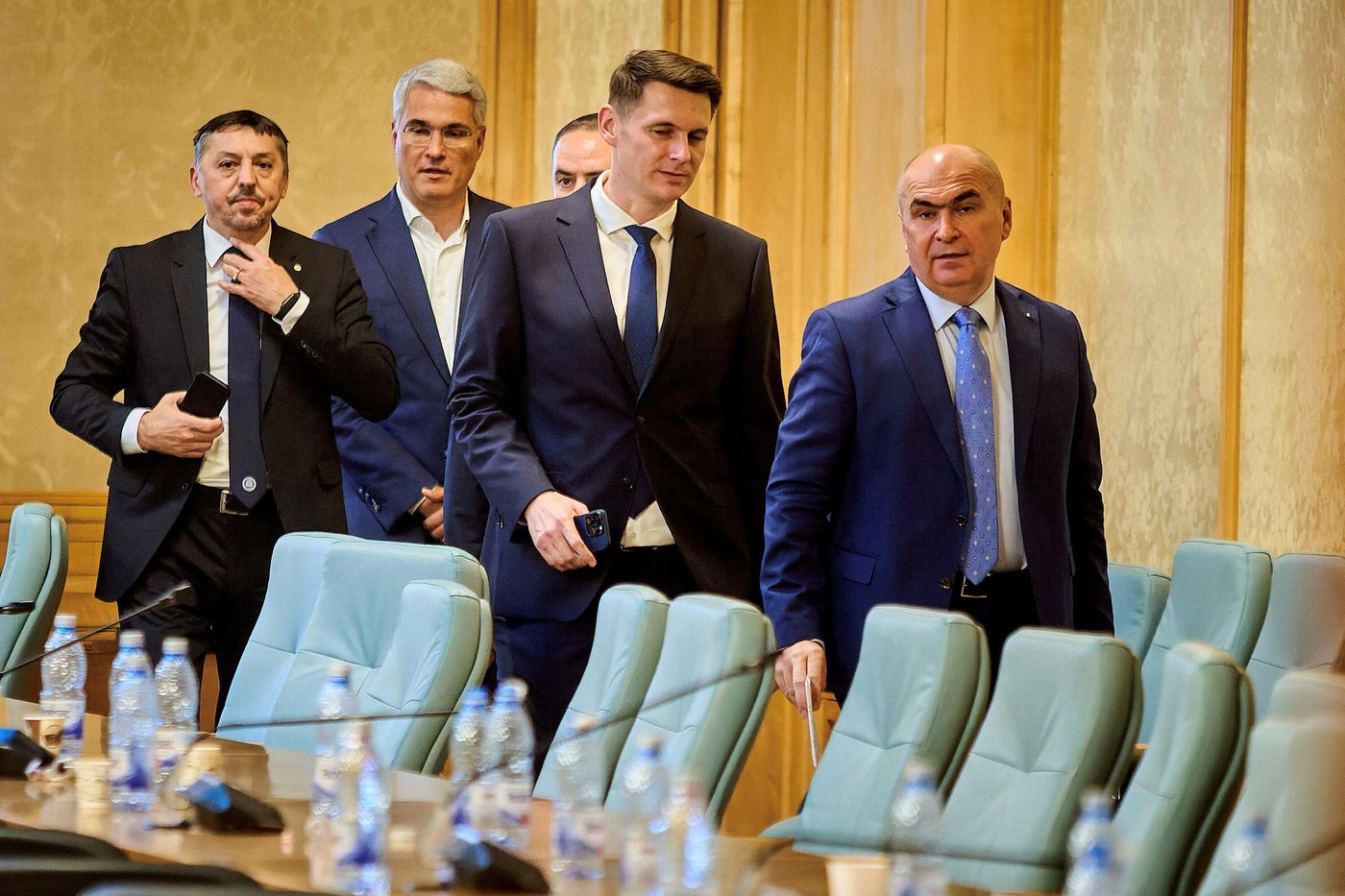 Miniștrii din Guvernul Bolojan au primit aviz favorabil în Comisii. La ora 21.00 depun jurământul - Foto: Profimedia Images (rol ilustrativ)
