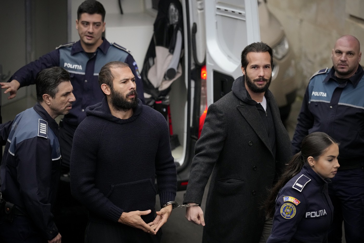 Andrew Tate își pregătește scăparea de închisoare. Și-a cumpărat cetățenia într-un stat exotic - Foto: Profimedia images