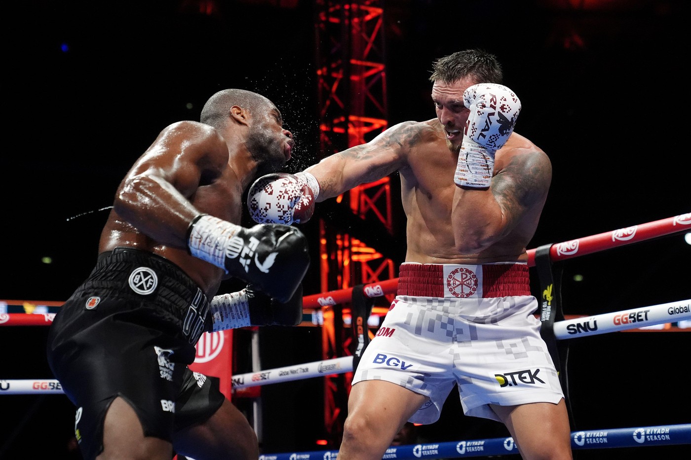 Boxerul ucrainean Oleksandr Usyk, campion absolut la categoria grea. L-a făcut KO pe Dubois - Foto: Profimedia Images