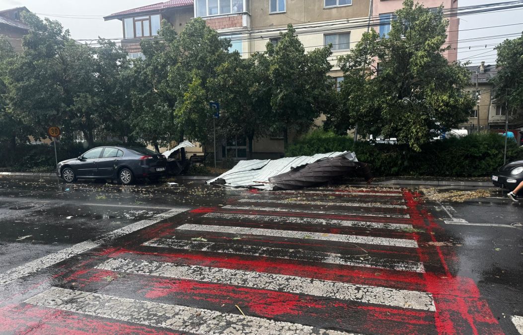 VIDEO METEO Codul roşu din Bucureşti a dat peste cap zborul avioanelor, pe Aeroportul Otopeni - Foto: Facebook/Elisabeth Mocanu