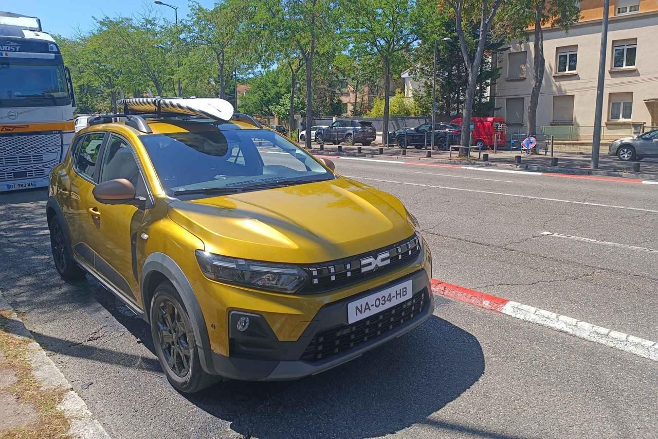 Primele imagini cu Dacia Sandero facelift: Design și elemente de Duster, motorizări hybrid - Foto: largus.fr