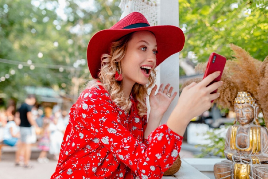 Locul unde nu trebuie să-ți lași niciodată telefonul când ești în concediu. Cum îl găsesc hoții? - Foto: Freepik (rol ilustrativ)