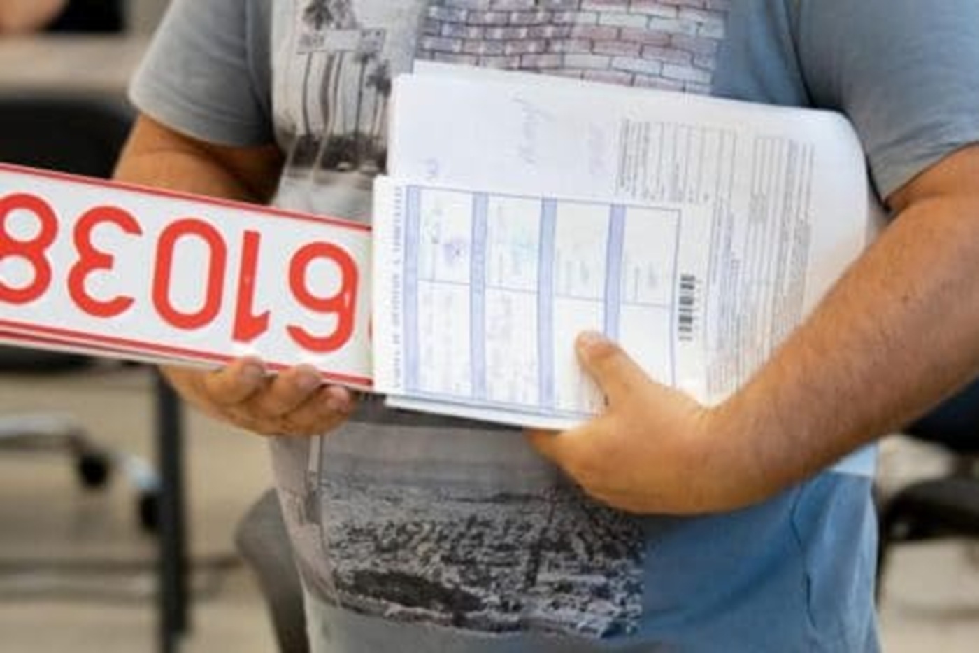 Comisar-șef, „campion” la luare de mită la Înmatriculări: 80 de şpăgi de la samsari, în 5 zile - Foto: timisplus.ro (Imagine cu rol ilustrativ)