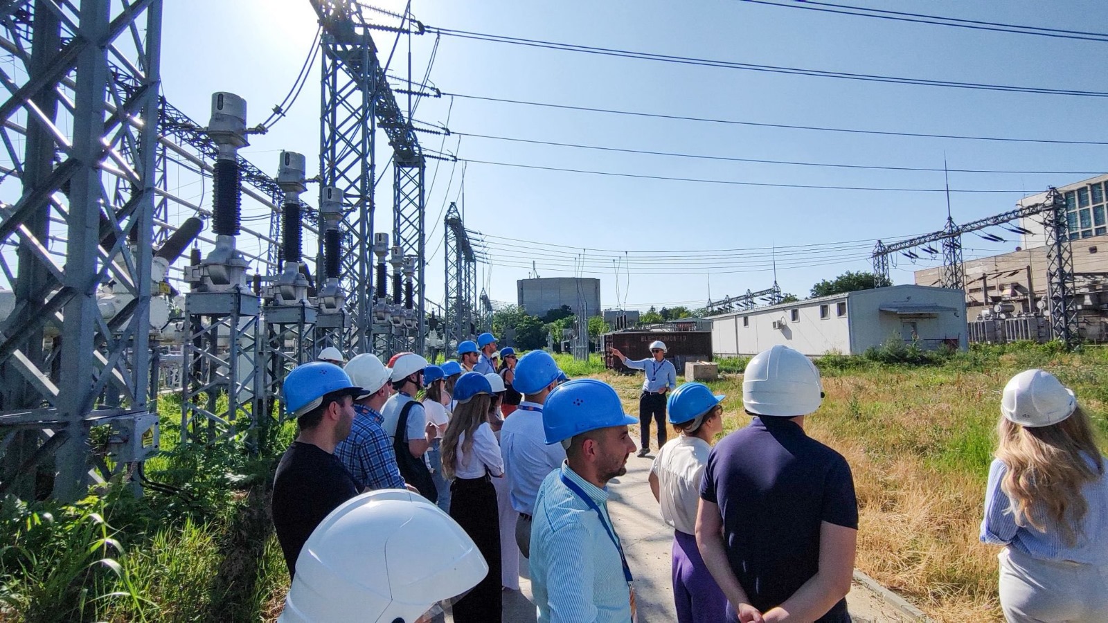 Transelectrica, o companie strategică pentru economia națională, este înghițită de o afacere privată a unei famiilii controversate, Bîlteanu. Sursă foto: Facebook