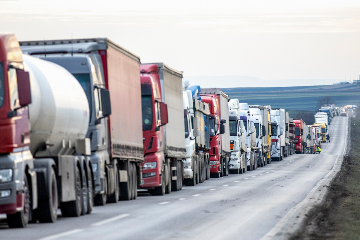 Coșmar în vămile României, pentru TIR-urile cu mărfă non-UE. Sistemul lansat la 1 august merge prost - Foto: INQUAM PHOTOS / Casian Mitu (Imagine cu rol ilustrativ)