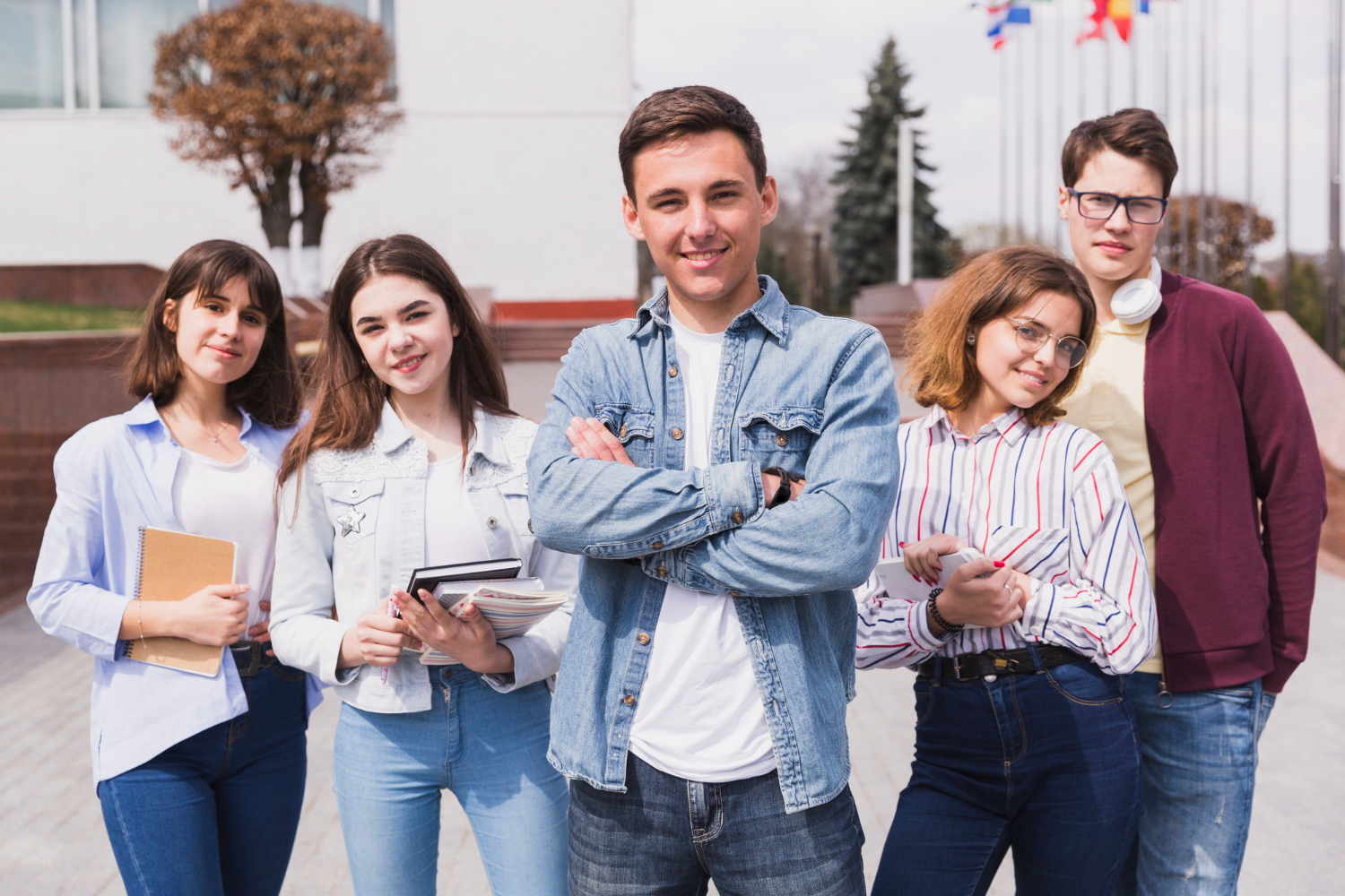 Foto: Elevii care provin din familii monoparentale nu vor mai primi bursele de 300 lei Sursa: Freepik (rol ilustrativ)
