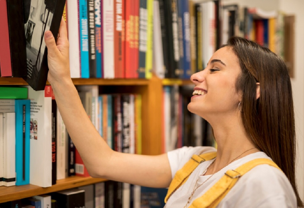 Cărțile împrumutate de la bibliotecă trebuie returnată în perioada stabilită - Foto: Freepik (rol ilustrativ)