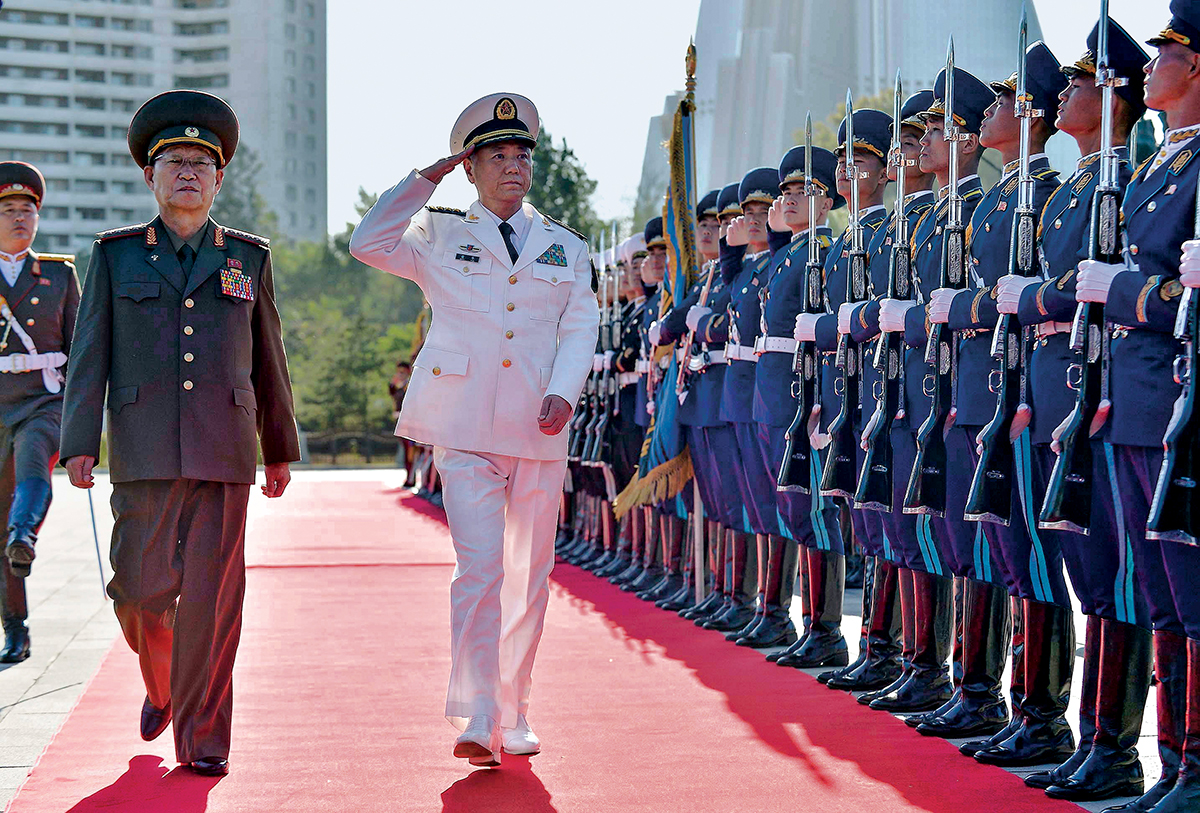 Xi l-a promovat în mod constant pe Miao (centru), dar amiralul a fost demis în iunie, reducând Comisia Militară Centrală la cinci membri