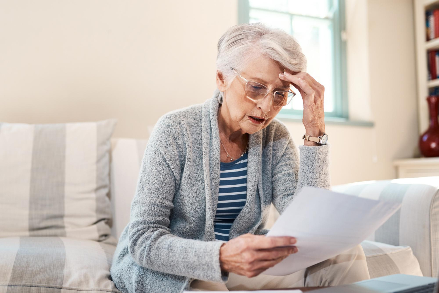 Foto: O pensionară a rămas fără bani la Mica Recalculare Sursa: Freepik (rol ilustrativ