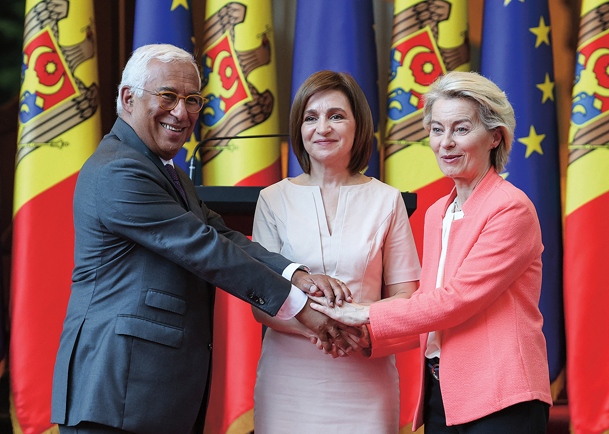Conferință la Chișinău, 4 iulie 2025: președinta Republicii Moldova, Maia Sandu, președintele Consiliului European, Antonio Costa, și președinta Comisiei Europene, Ursula von der Leyen. Europa urmărește cu atenție alegerile din Republica Moldova