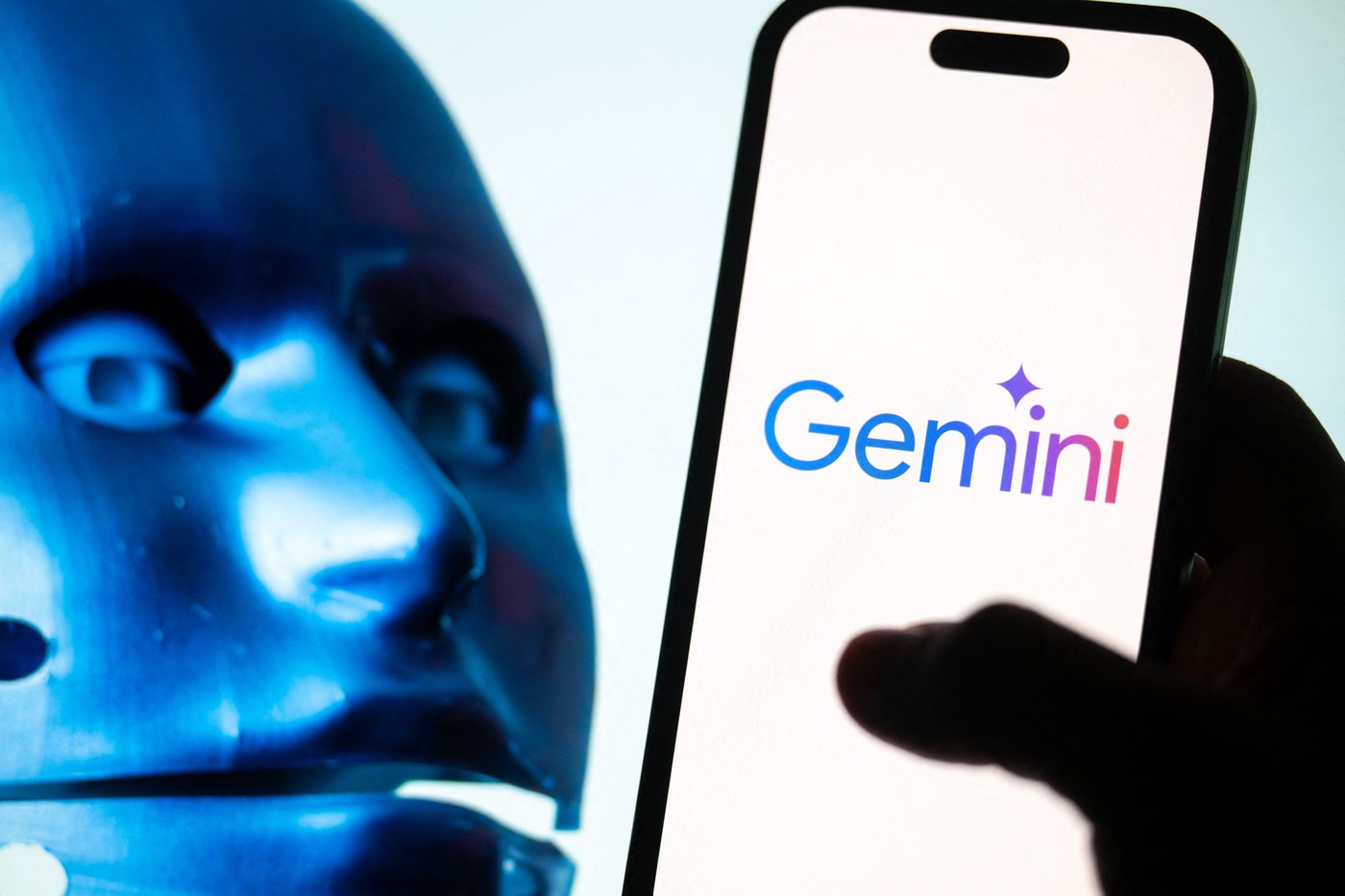 Chatbot-ul Google a învățat să contextualizeze, să țină minte interacțiunile cu utilizatorul - Foto: Profimedia Images