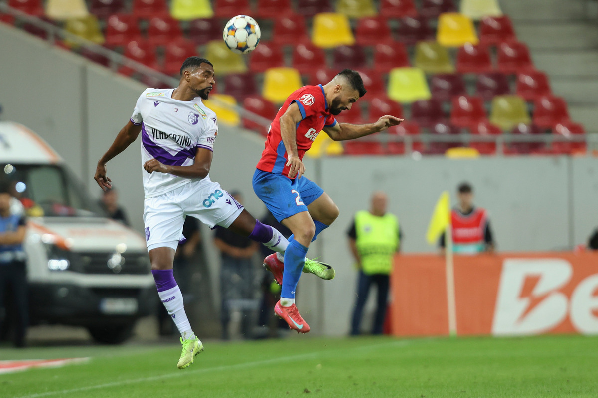 Campioana FCSB, umilită cu 2-0 de FC Argeș acasă. Becali: „Dormi îmbrăcat? Ăsta e joc de bărbați” - Foto: INQUAM PHOTOS / Bogdan Buda