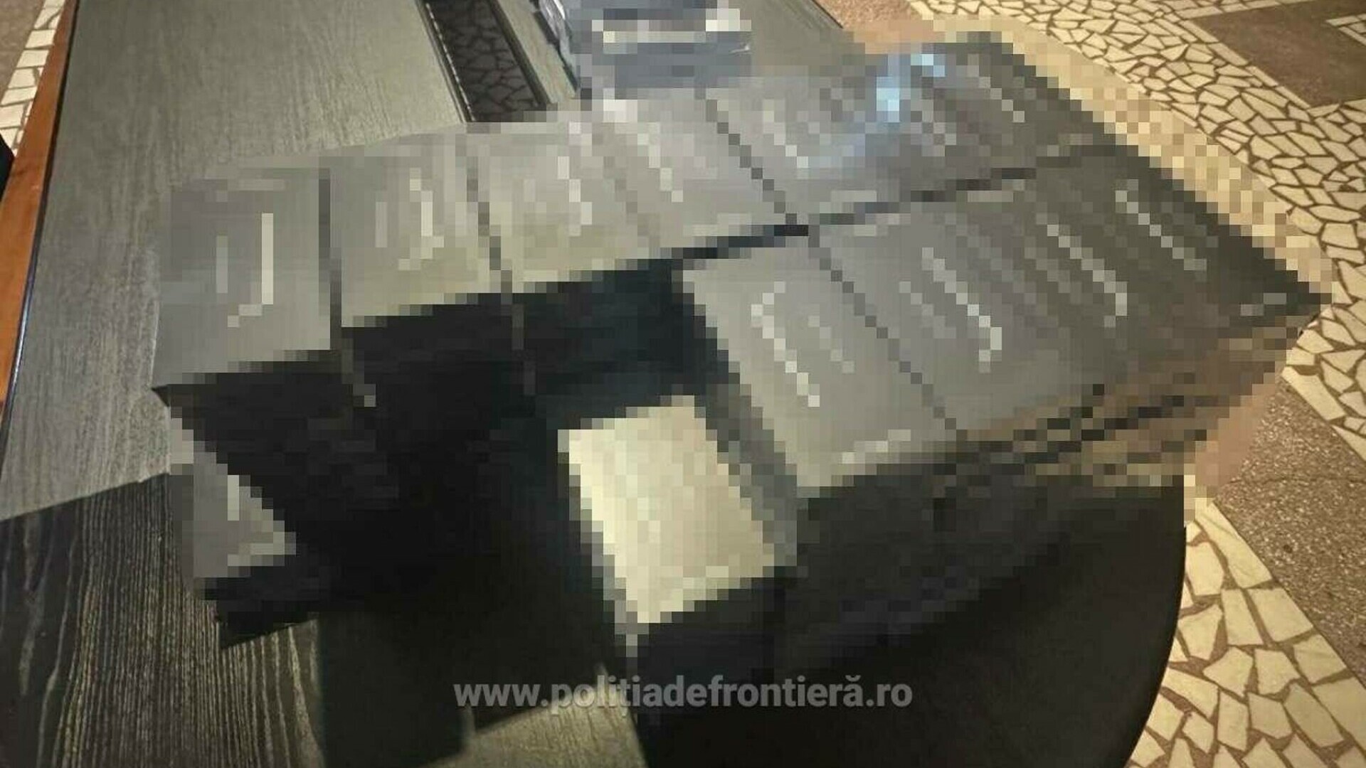 Foto: Politia de frontieră a descoperit 500 de telefoane Sursa: Politia de Frontiera