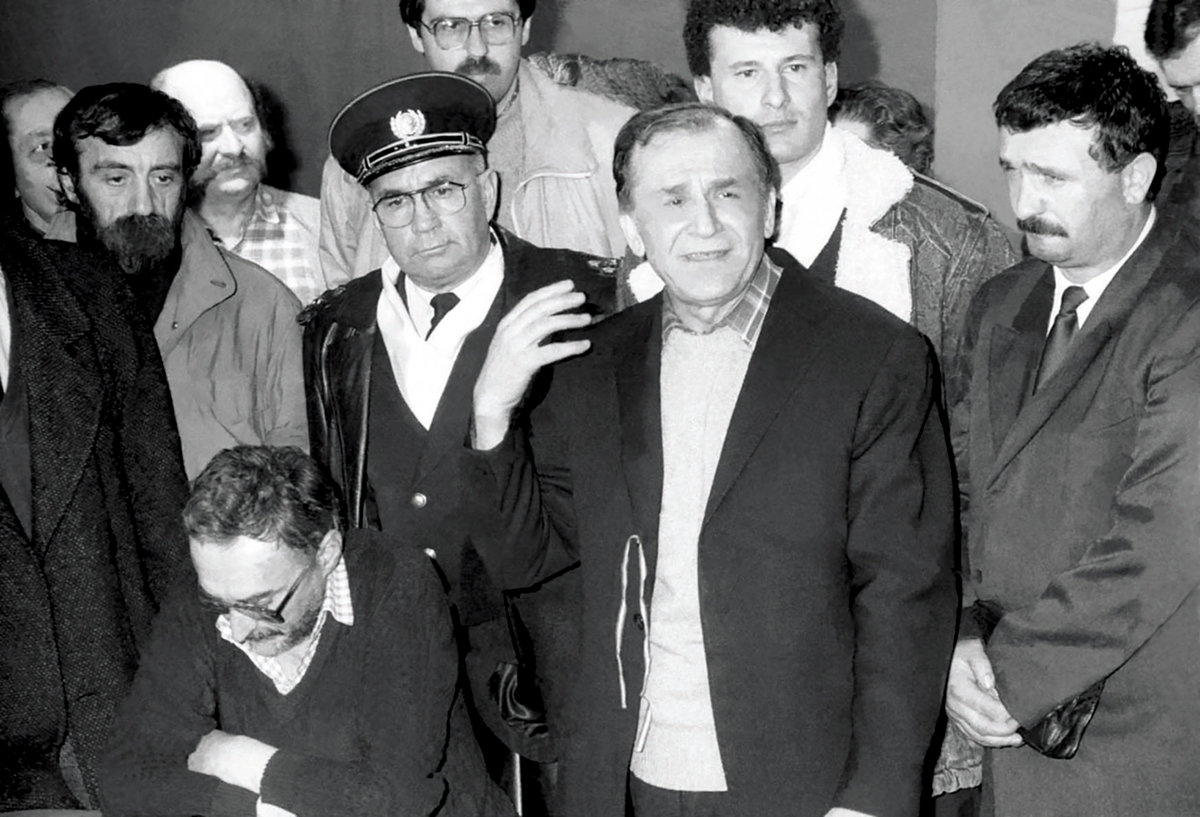 Ion Iliescu în platoul TVR la 23 decembrie 1989 - Foto: Agerpres