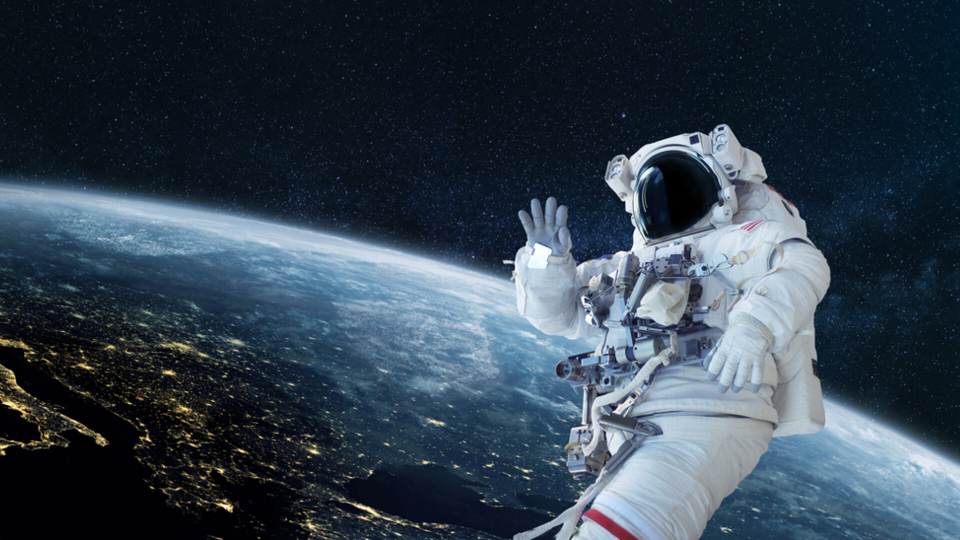 O femeie de 80 de ani a rămas fără 6.000 euro după ce un astronaut a abordat-o din spațiu - Foto: Arhiva