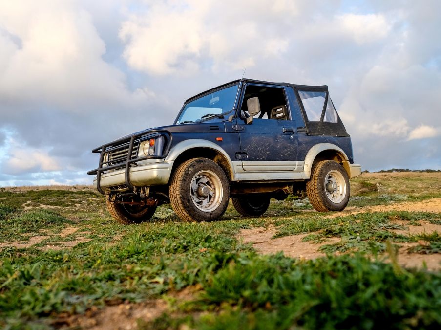 Jaguar Land Rover. Producția și vânzarea cu amănuntul, grav perturbate - Foto: Freepik/wirestock