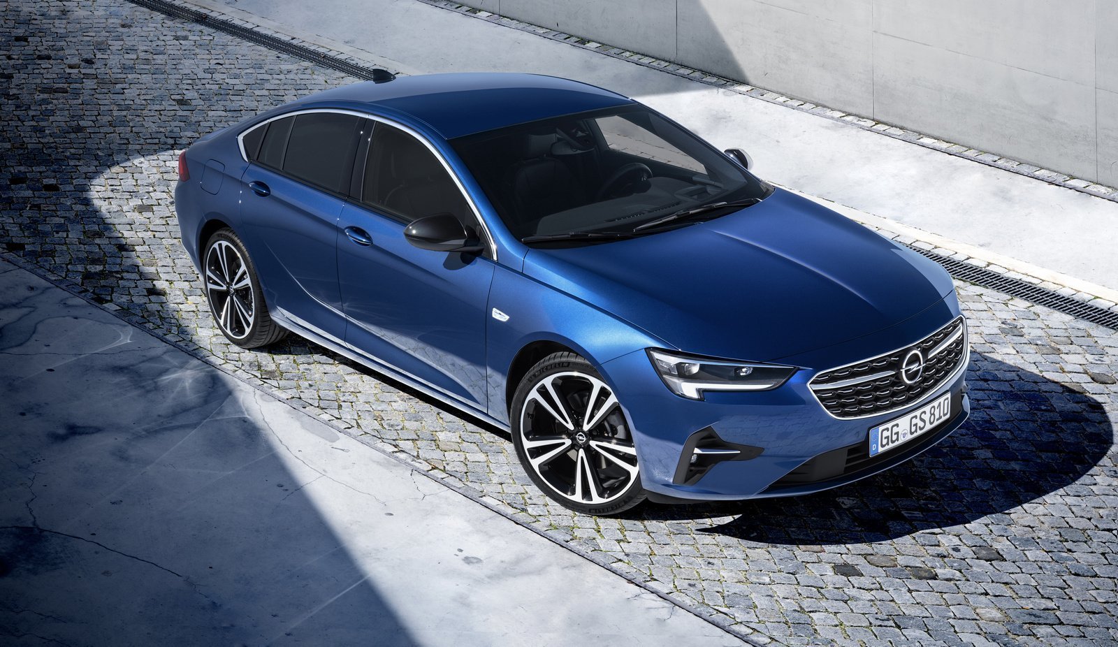 FOTO Opel Insignia primește facelift tehnologic: faruri cu 168 de LED-uri | Newsweek Romania